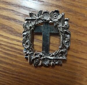 Vintage Ornate Silver Tone Frame Cross Brooch  Size:OS  Source Unknown